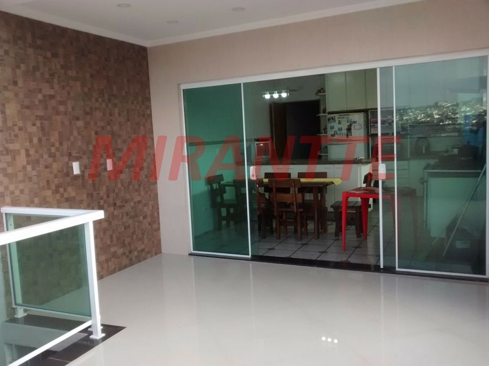 Sobrado de 299m² com 3 quartos em Vila Nivi