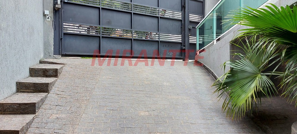 Sobrado de 299m² com 3 quartos em Vila Nivi