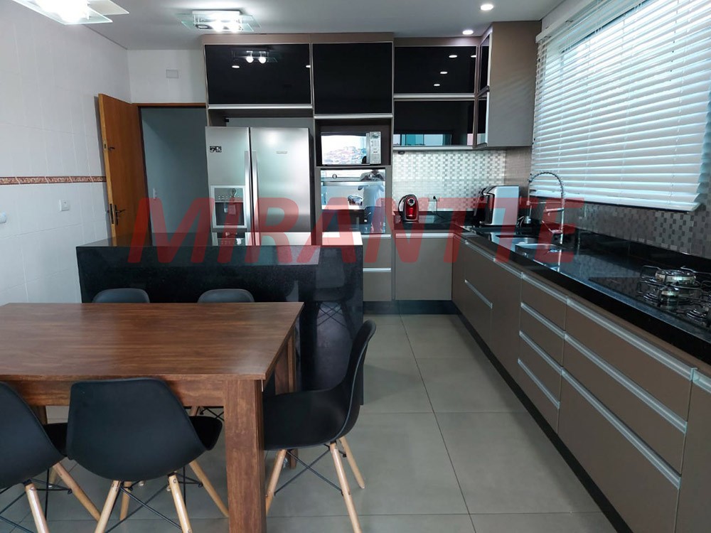 Sobrado de 299m² com 3 quartos em Vila Nivi