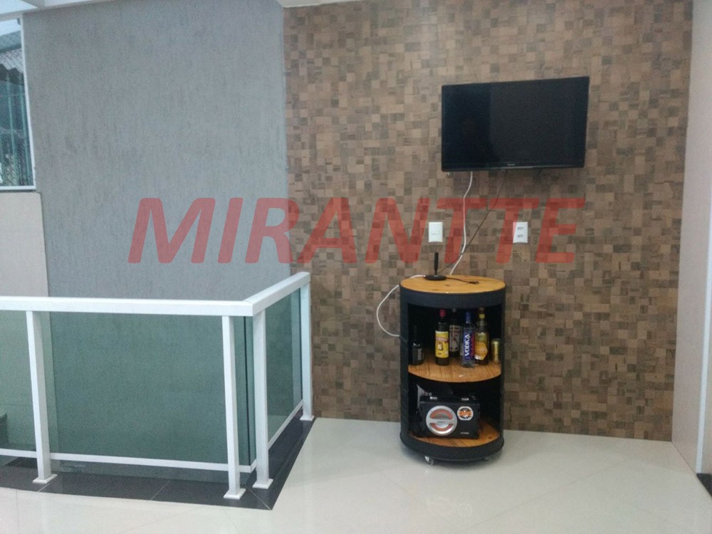 Sobrado de 299m² com 3 quartos em Vila Nivi