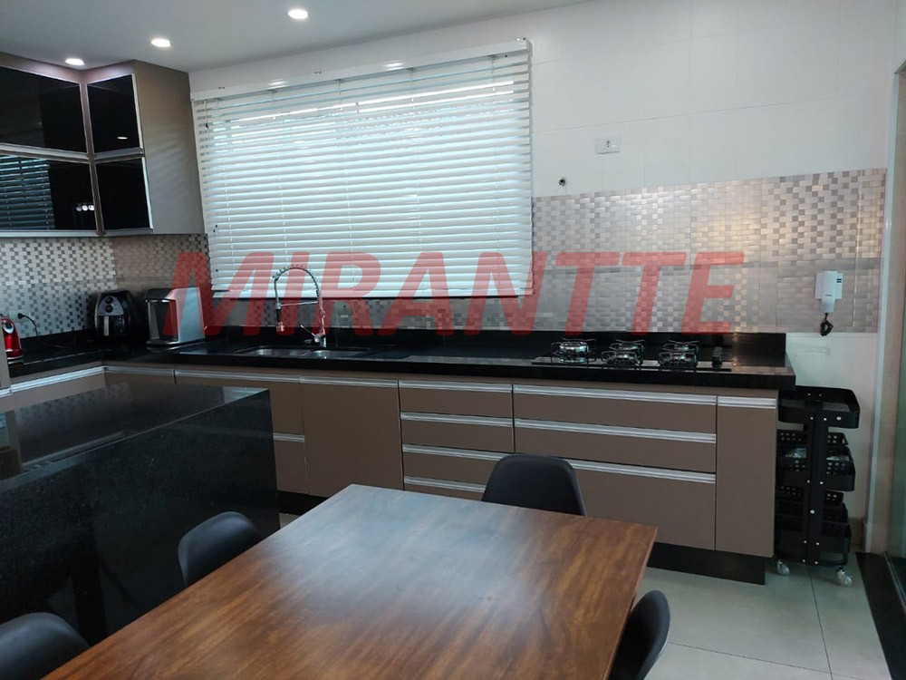 Sobrado de 299m² com 3 quartos em Vila Nivi