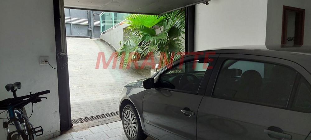 Sobrado de 299m² com 3 quartos em Vila Nivi