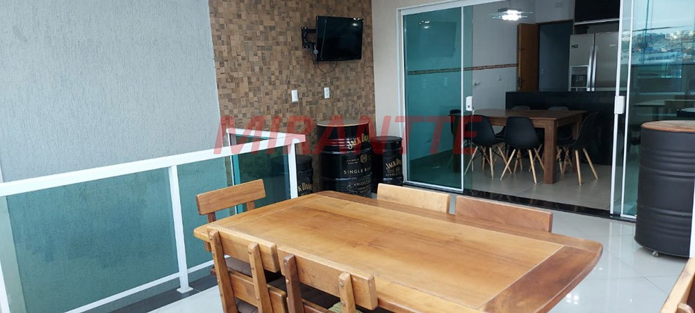 Sobrado de 299m² com 3 quartos em Vila Nivi
