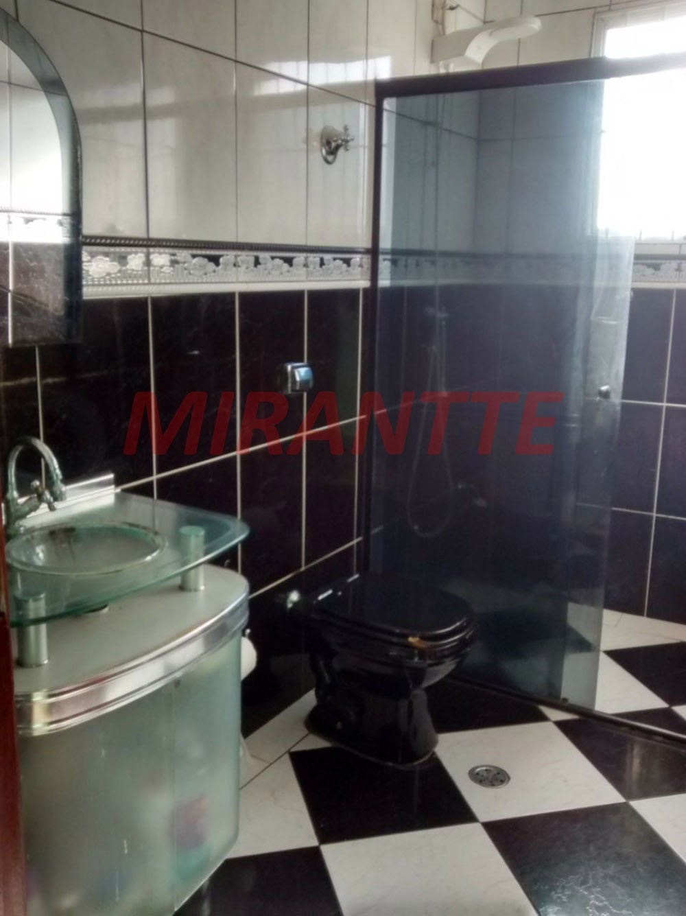 Sobrado de 299m² com 3 quartos em Vila Nivi
