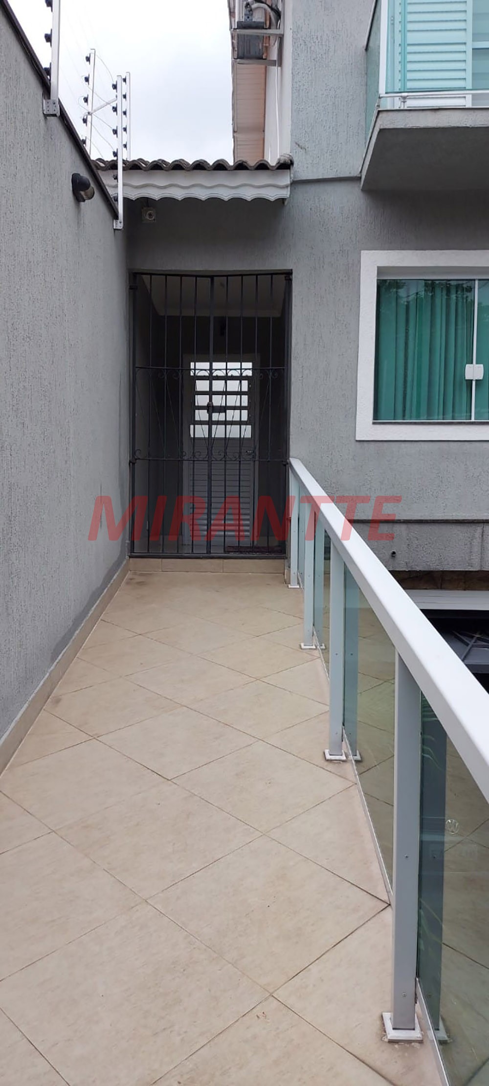 Sobrado de 299m² com 3 quartos em Vila Nivi