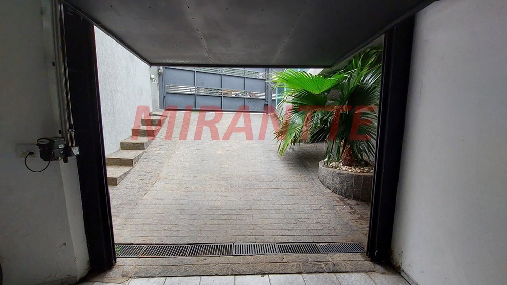 Sobrado de 299m² com 3 quartos em Vila Nivi
