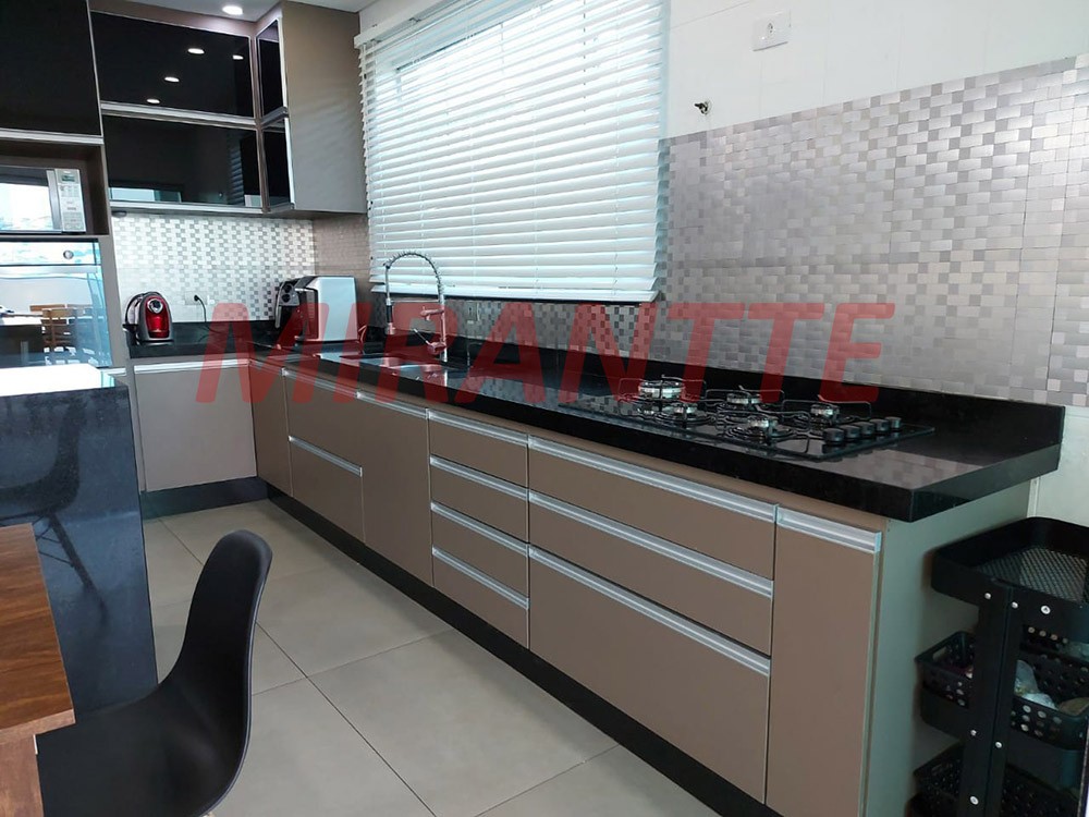 Sobrado de 299m² com 3 quartos em Vila Nivi