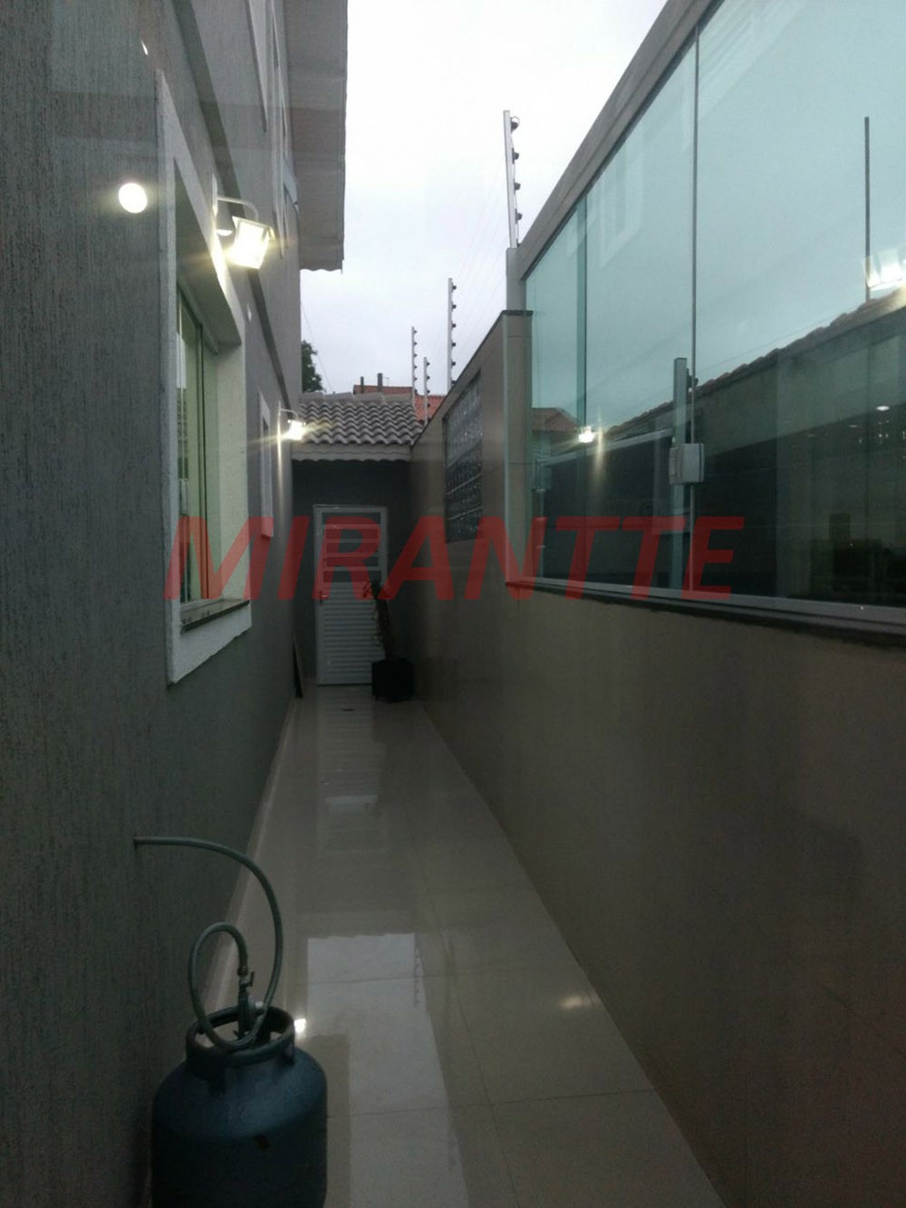 Sobrado de 299m² com 3 quartos em Vila Nivi