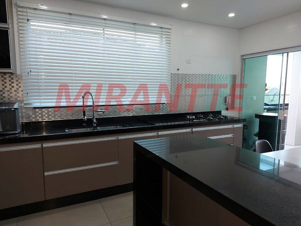 Sobrado de 299m² com 3 quartos em Vila Nivi