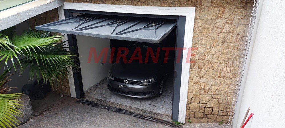 Sobrado de 299m² com 3 quartos em Vila Nivi