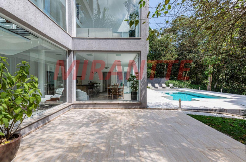 Cond. fechado de 435m² com 5 quartos em Serra da Cantareira