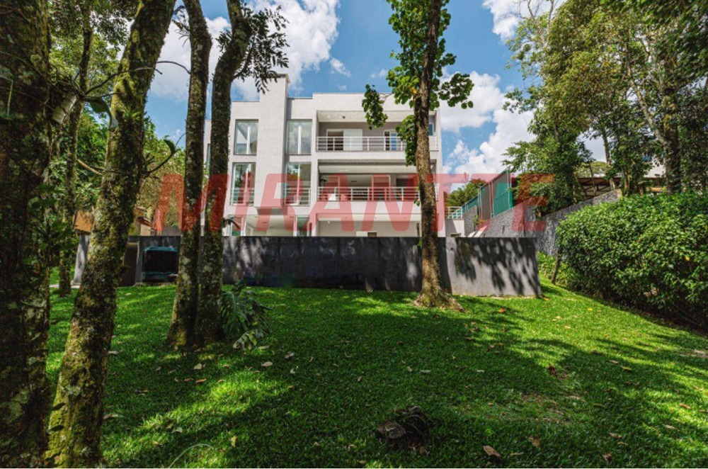 Cond. fechado de 435m² com 5 quartos em Serra da Cantareira