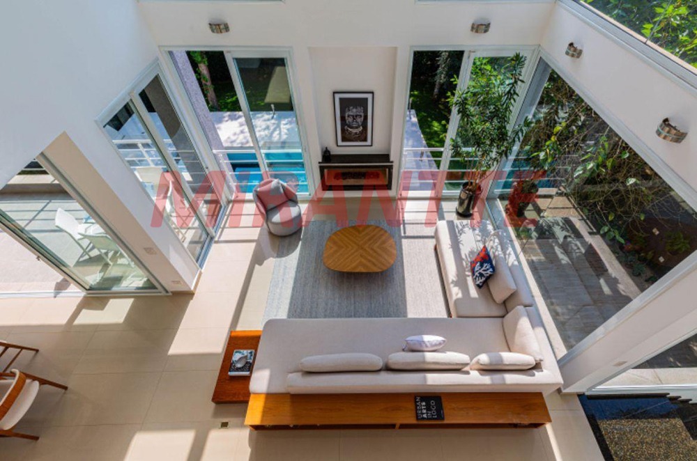 Cond. fechado de 435m² com 5 quartos em Serra da Cantareira