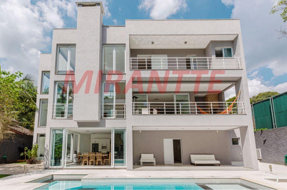 Cond. fechado de 435m² com 5 quartos em Serra da Cantareira