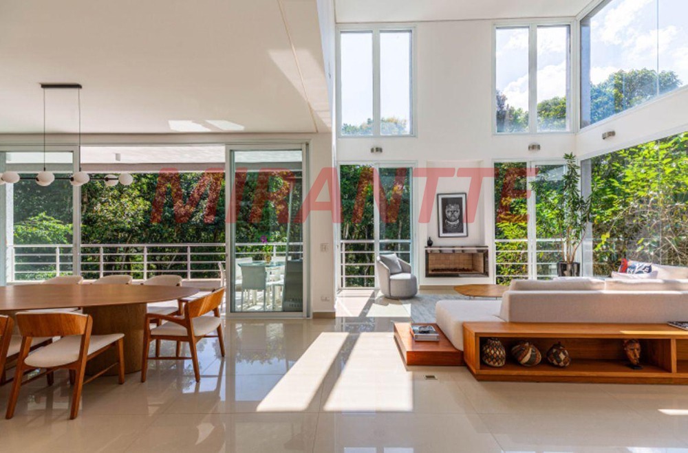 Cond. fechado de 435m² com 5 quartos em Serra da Cantareira