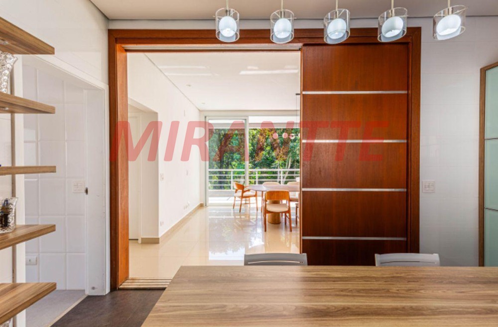 Cond. fechado de 435m² com 5 quartos em Serra da Cantareira