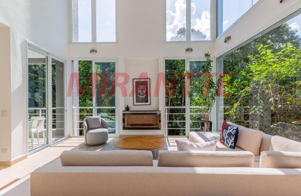 Cond. fechado de 435m² com 5 quartos em Serra da Cantareira