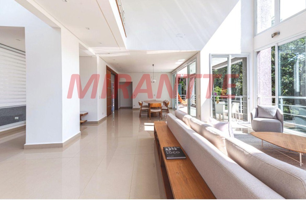 Cond. fechado de 435m² com 5 quartos em Serra da Cantareira