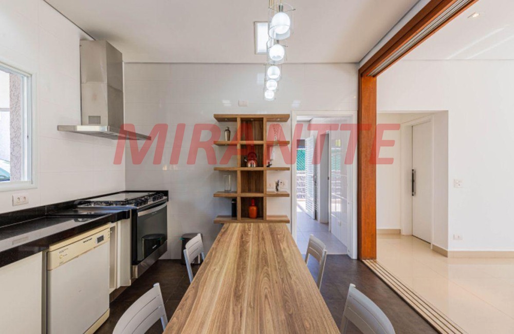 Cond. fechado de 435m² com 5 quartos em Serra da Cantareira