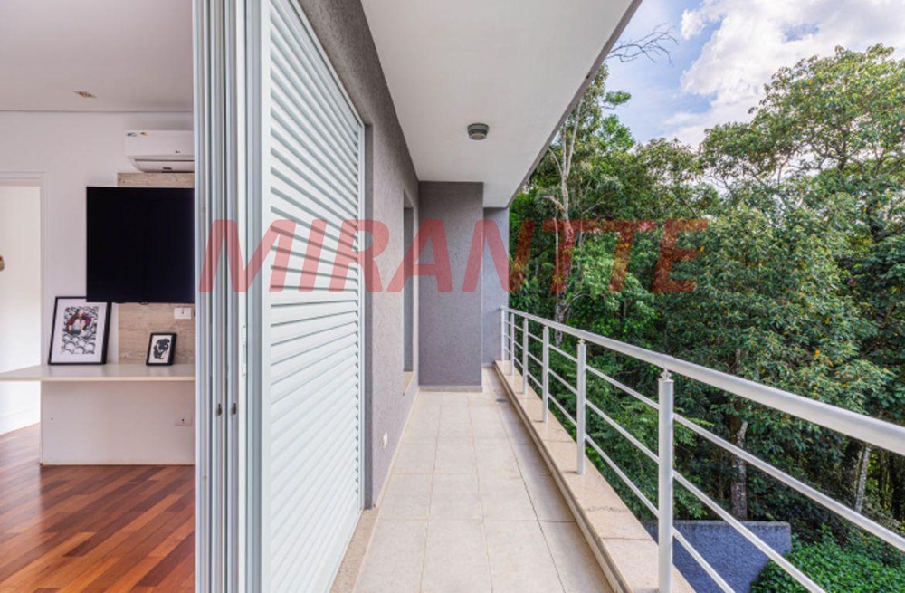 Cond. fechado de 435m² com 5 quartos em Serra da Cantareira