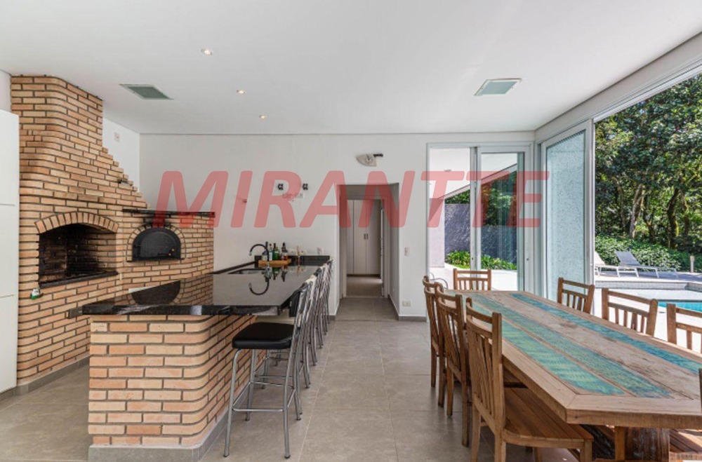 Cond. fechado de 435m² com 5 quartos em Serra da Cantareira