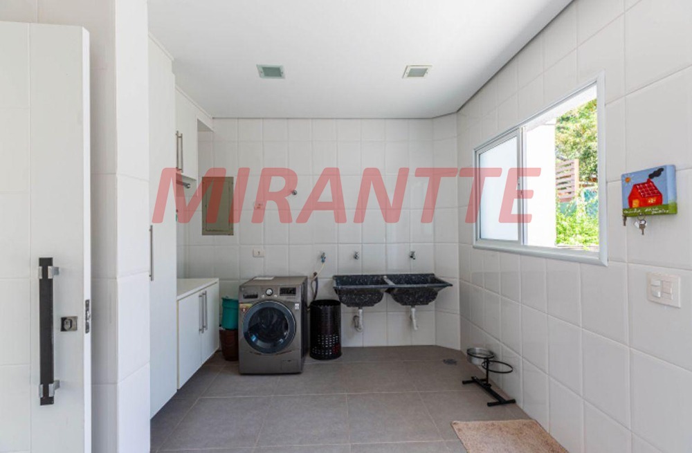 Cond. fechado de 435m² com 5 quartos em Serra da Cantareira