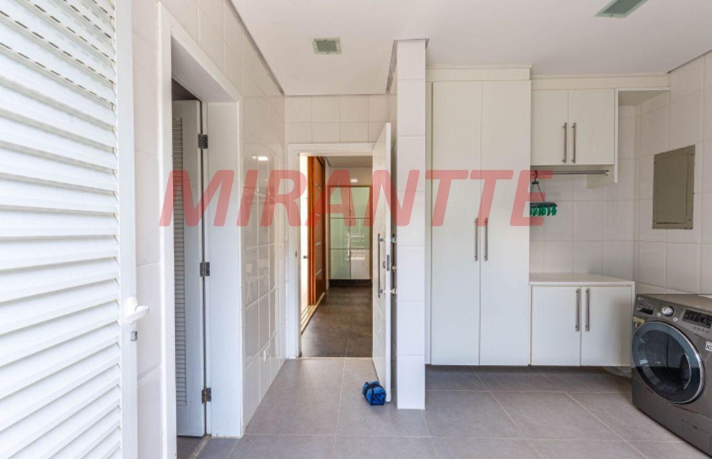 Cond. fechado de 435m² com 5 quartos em Serra da Cantareira