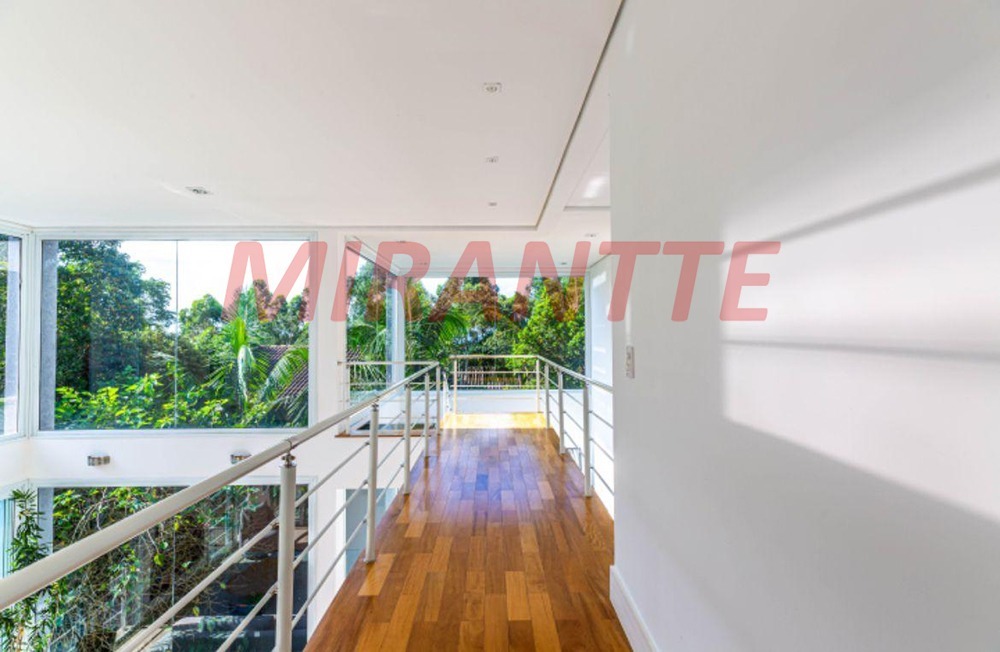 Cond. fechado de 435m² com 5 quartos em Serra da Cantareira