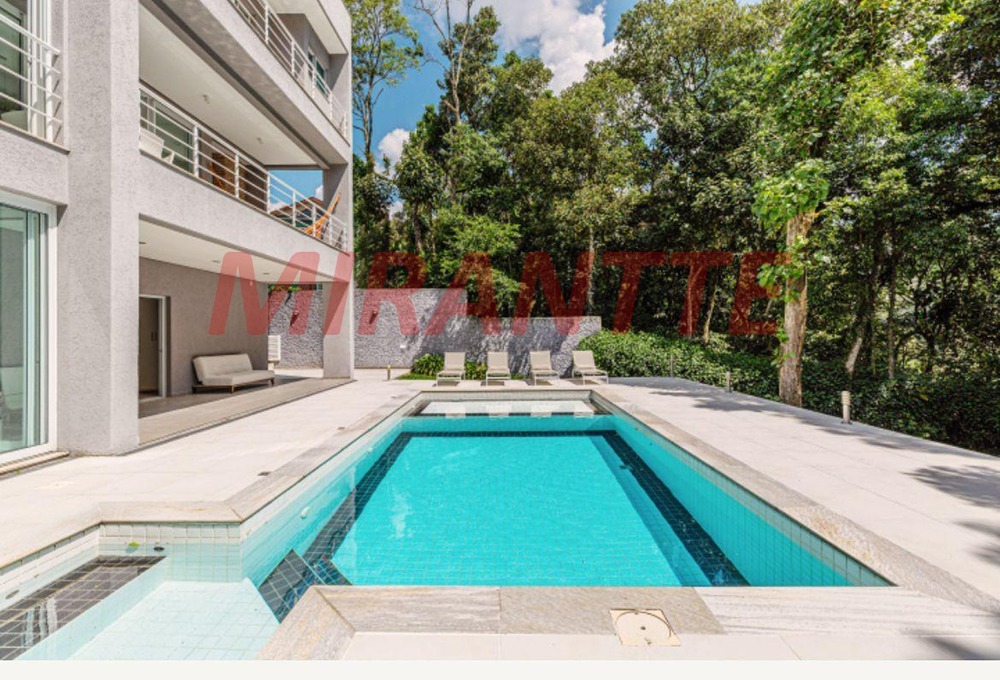 Cond. fechado de 435m² com 5 quartos em Serra da Cantareira