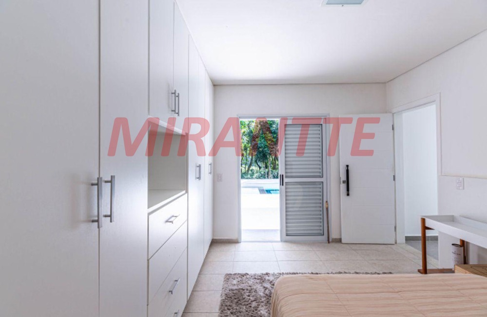Cond. fechado de 435m² com 5 quartos em Serra da Cantareira