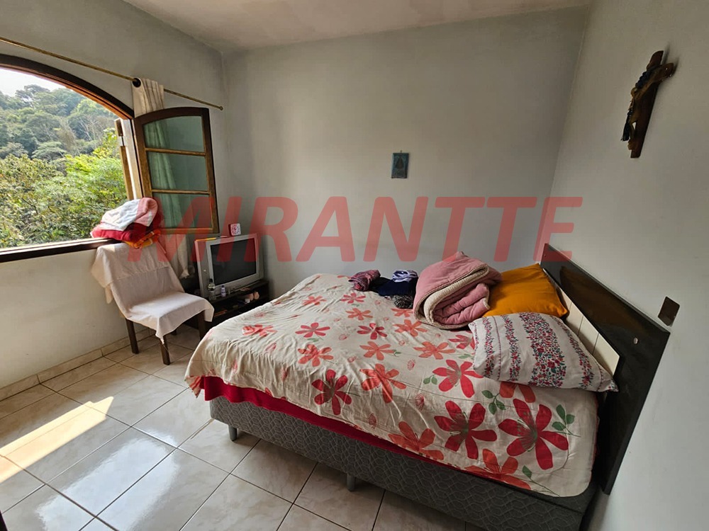 Sobrado de 1.6m² com 3 quartos em Samambaia
