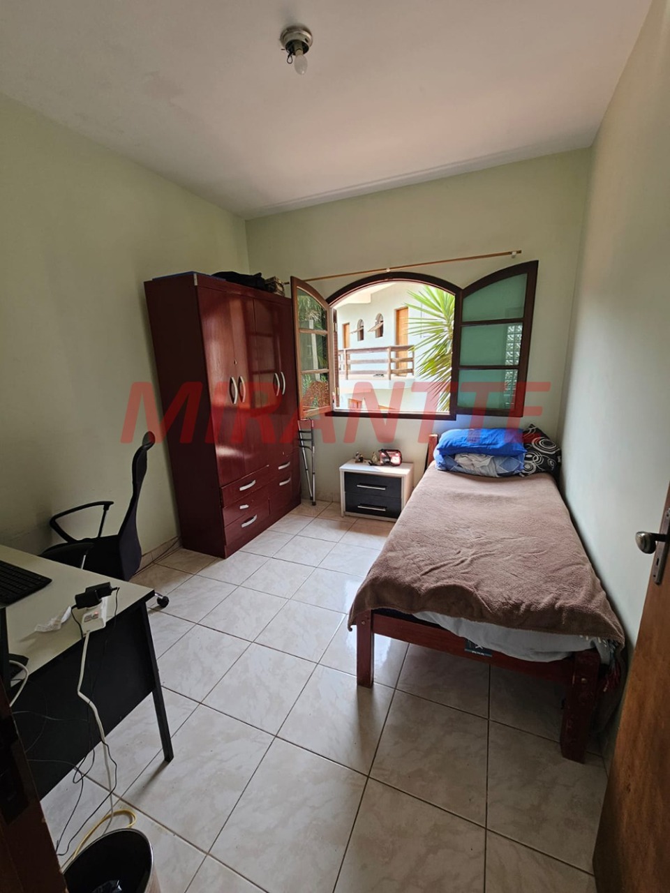 Sobrado de 1.6m² com 3 quartos em Samambaia