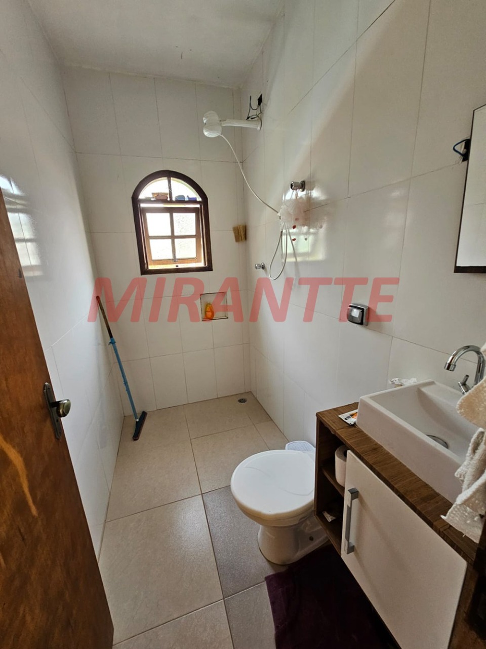 Sobrado de 1.6m² com 3 quartos em Samambaia