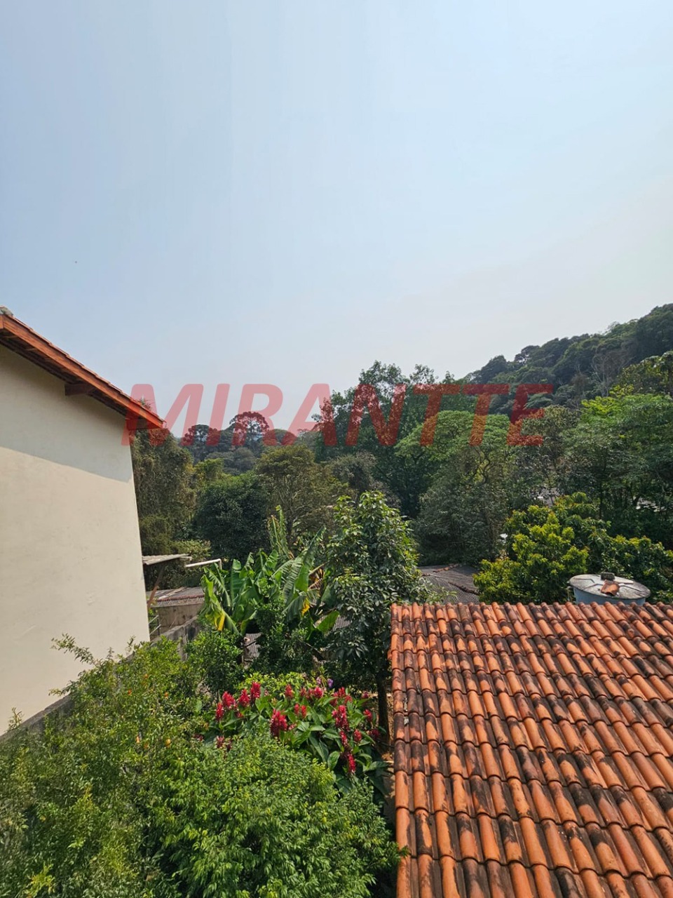 Sobrado de 1.6m² com 3 quartos em Samambaia