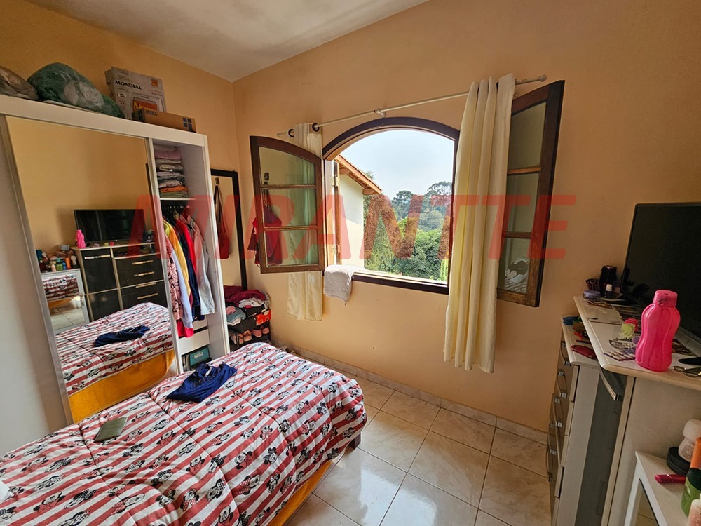 Sobrado de 1.6m² com 3 quartos em Samambaia