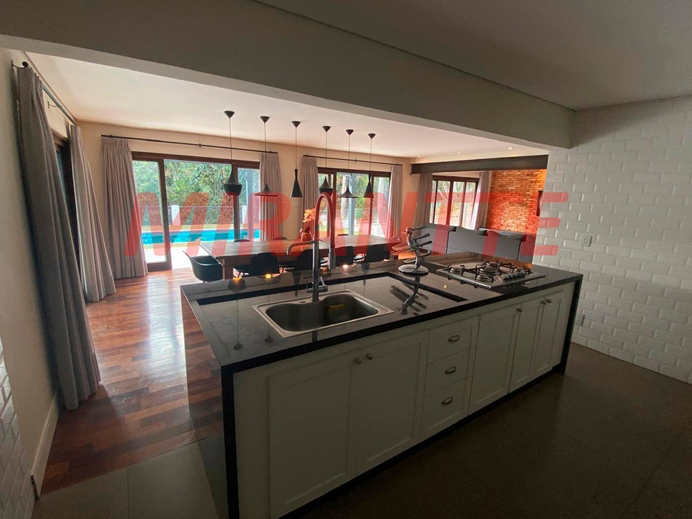 Cond. fechado de 561m² com 4 quartos em Serra da Cantareira