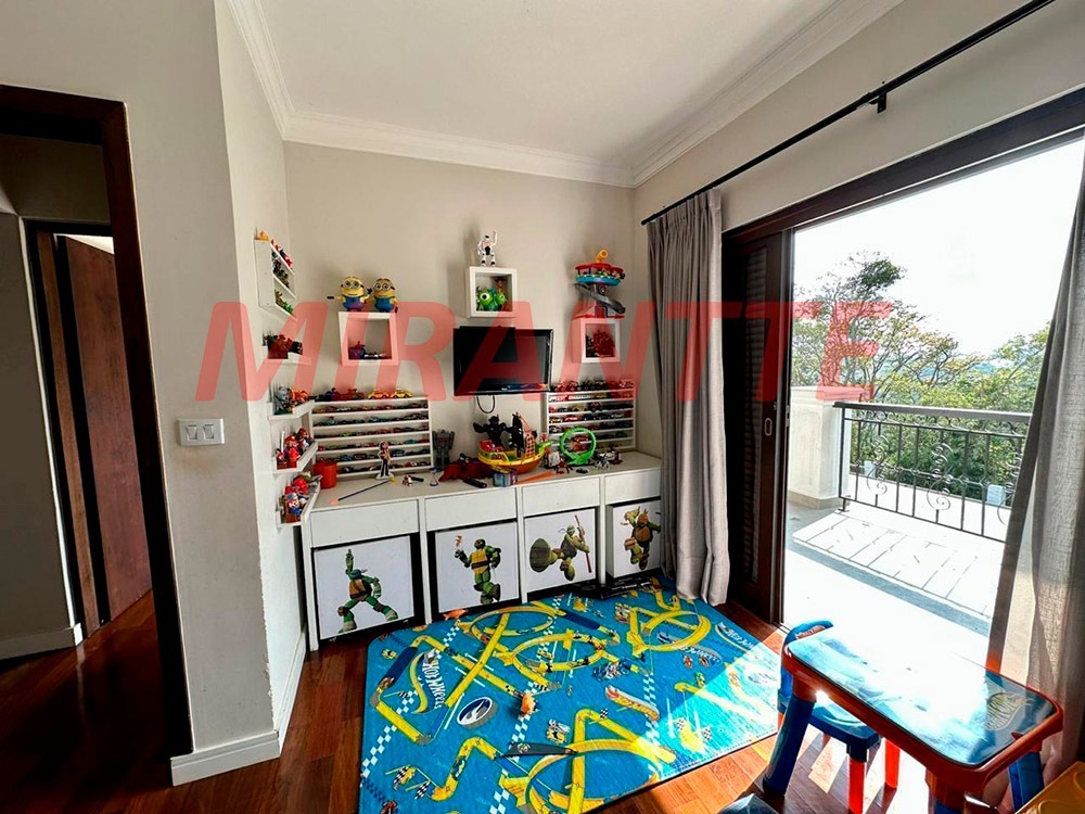 Cond. fechado de 561m² com 4 quartos em Serra da Cantareira