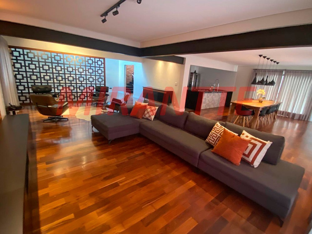 Cond. fechado de 561m² com 4 quartos em Serra da Cantareira