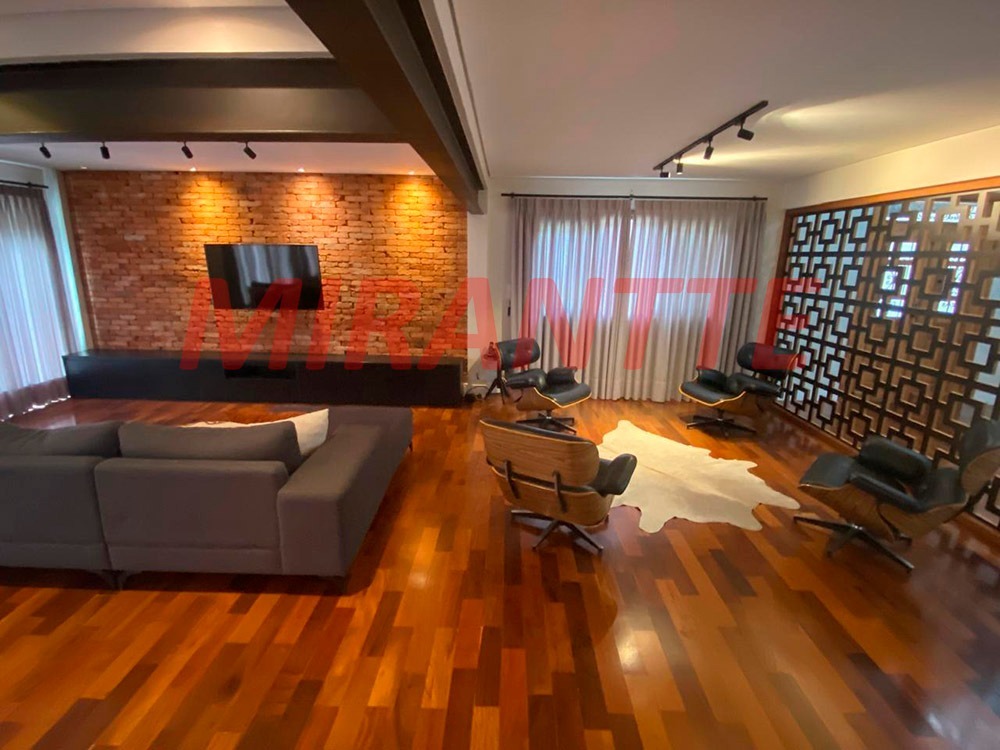 Cond. fechado de 561m² com 4 quartos em Serra da Cantareira