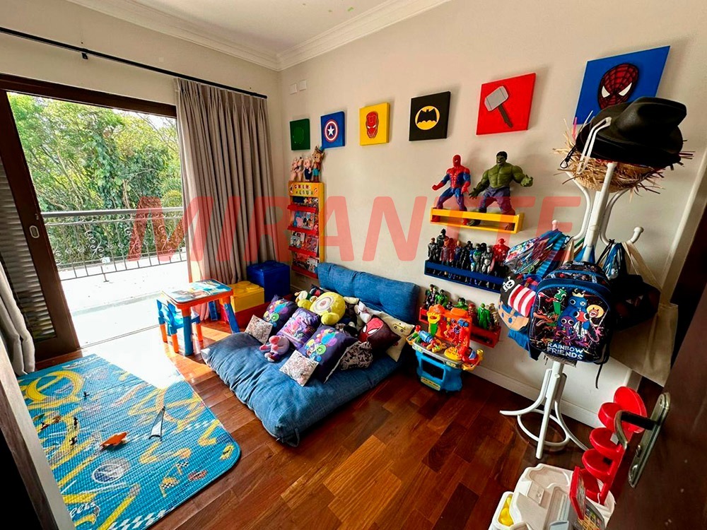 Cond. fechado de 561m² com 4 quartos em Serra da Cantareira
