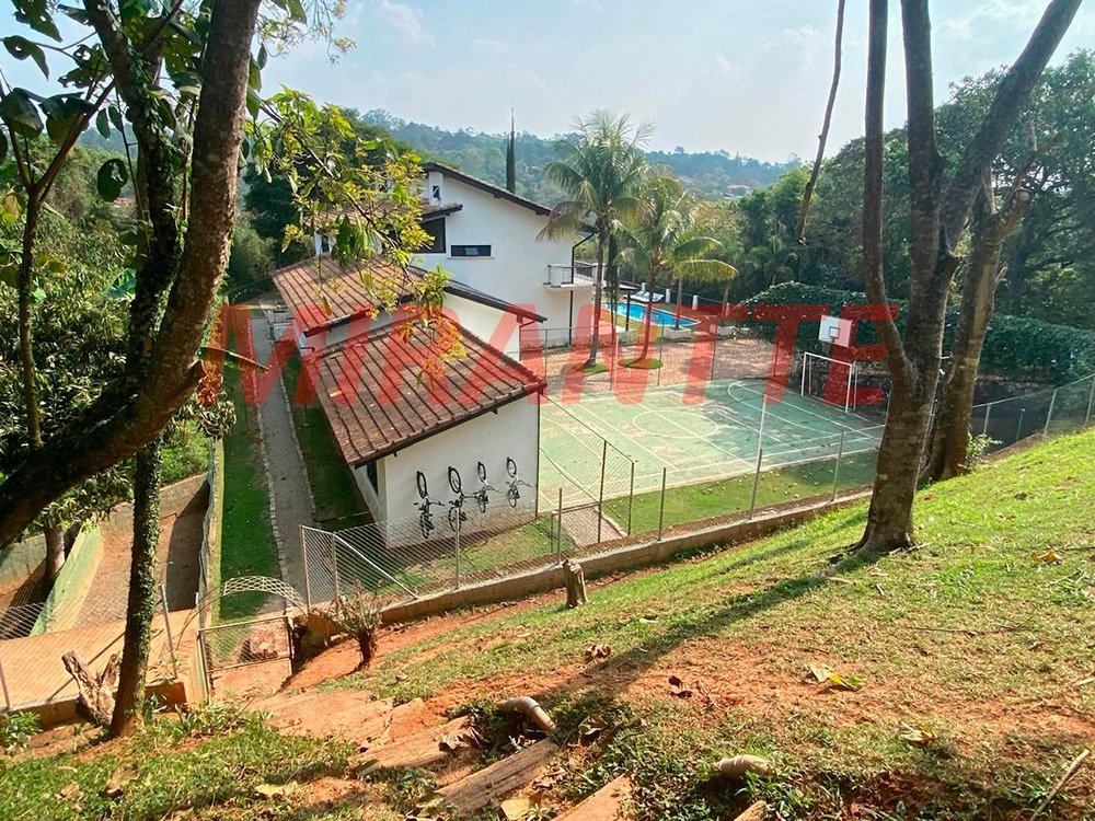 Cond. fechado de 561m² com 4 quartos em Serra da Cantareira