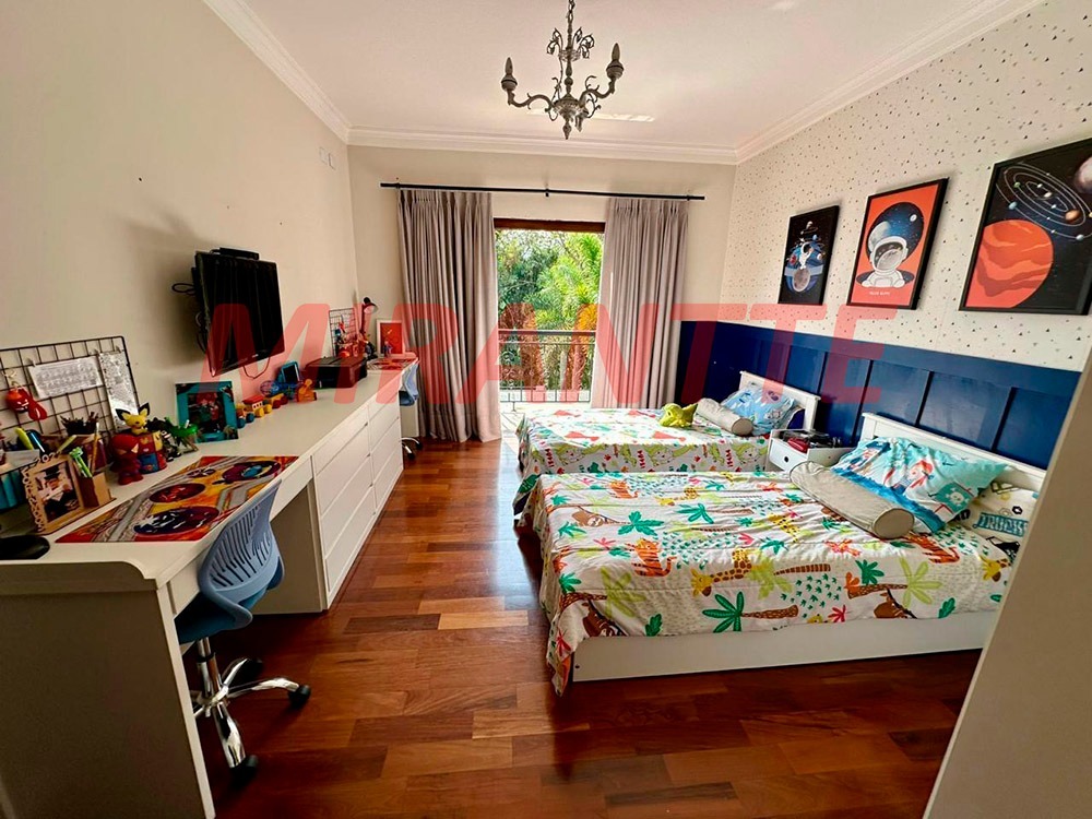 Cond. fechado de 561m² com 4 quartos em Serra da Cantareira