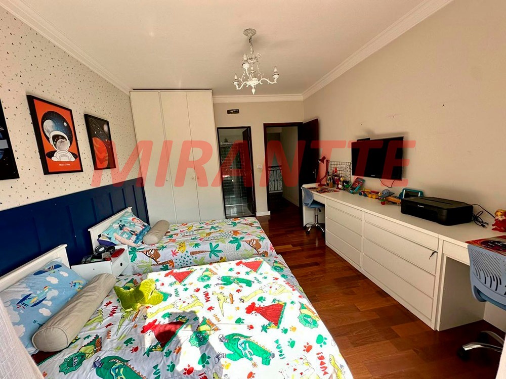 Cond. fechado de 561m² com 4 quartos em Serra da Cantareira