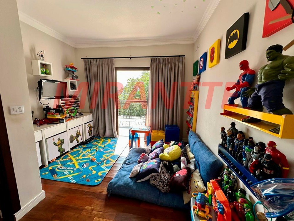 Cond. fechado de 561m² com 4 quartos em Serra da Cantareira