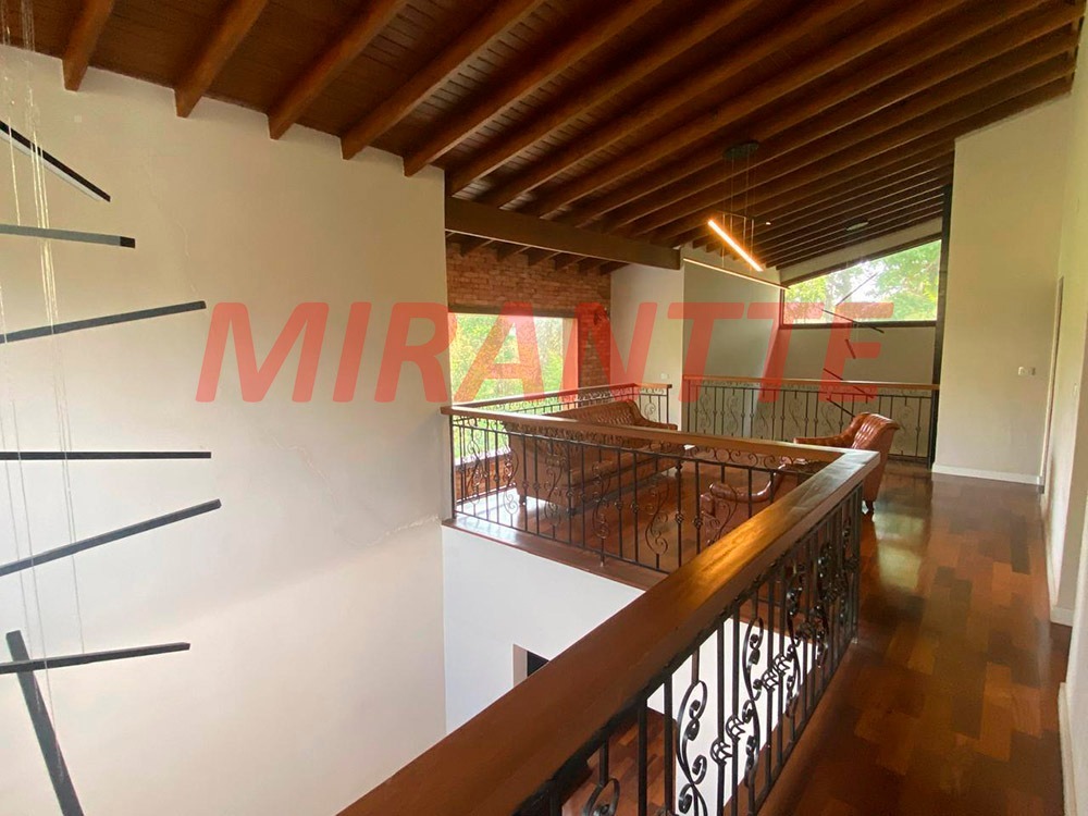 Cond. fechado de 561m² com 4 quartos em Serra da Cantareira