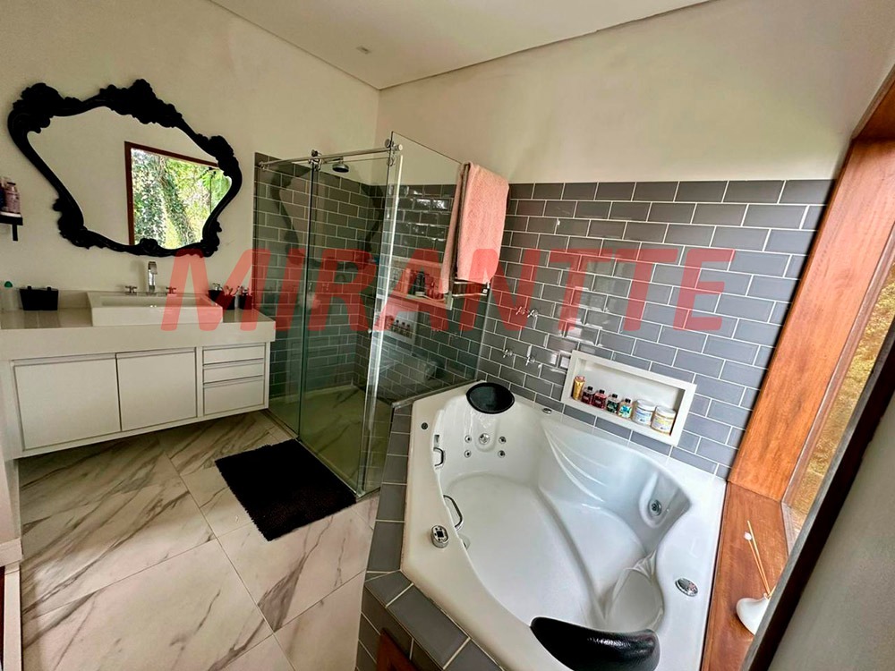Cond. fechado de 561m² com 4 quartos em Serra da Cantareira