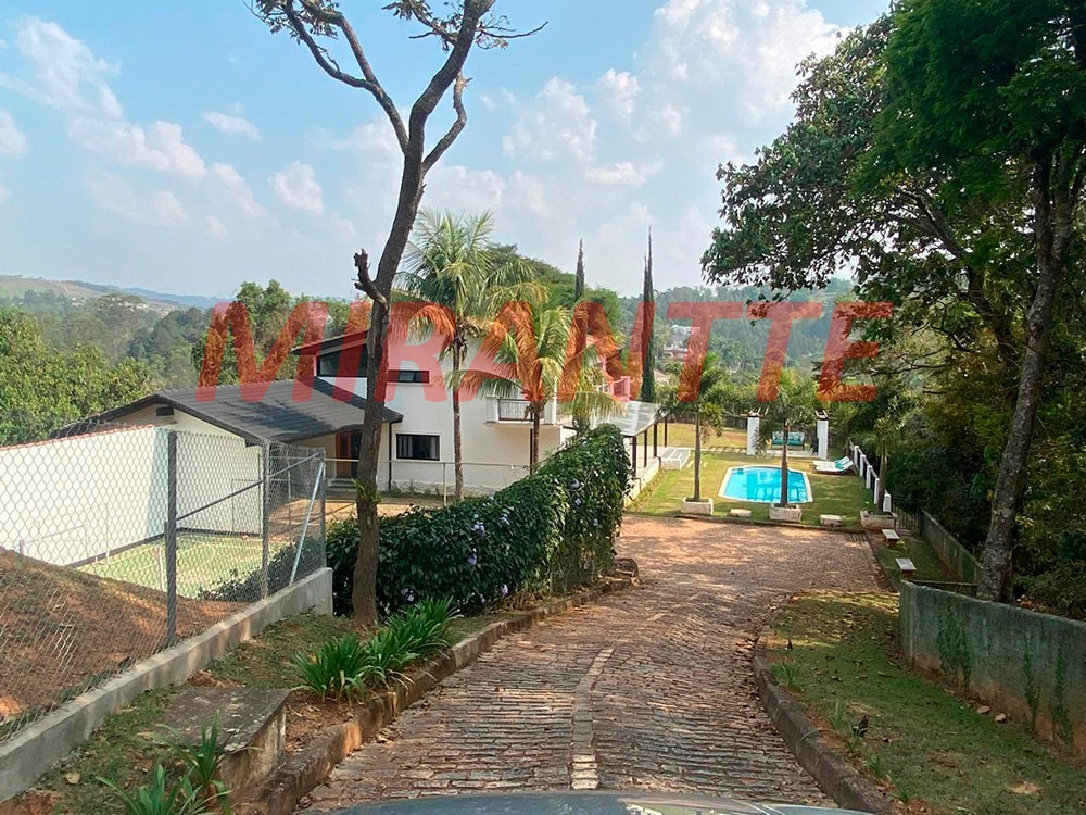 Cond. fechado de 561m² com 4 quartos em Serra da Cantareira