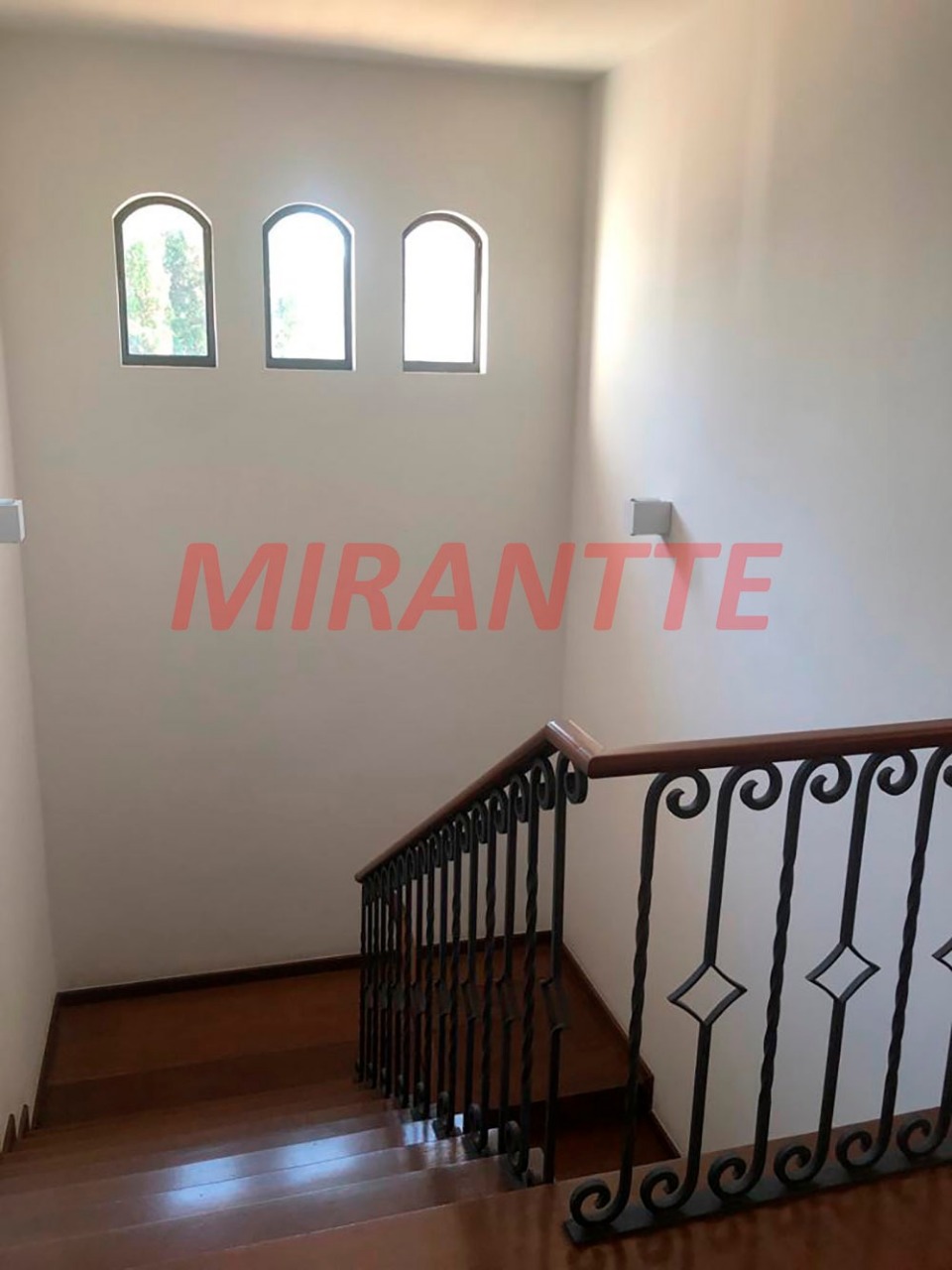 Cond. fechado de 469m² com 4 quartos em Alphaville 5