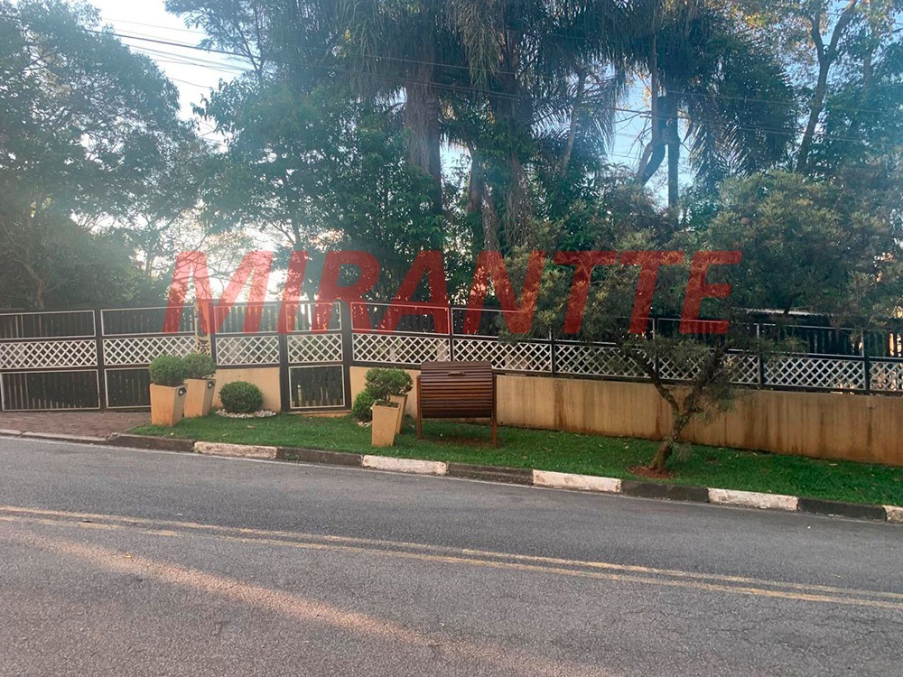Cond. fechado de 325m² com 4 quartos em Residencial Cantareira