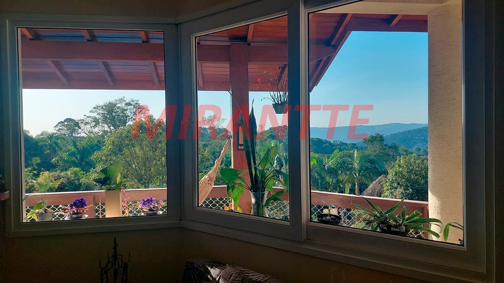Cond. fechado de 325m² com 4 quartos em Residencial Cantareira